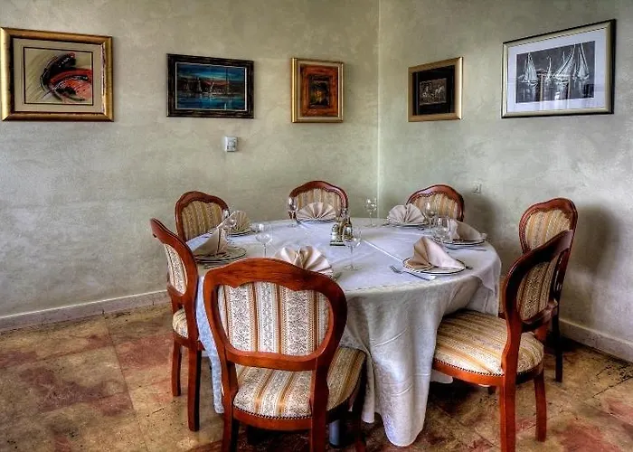 Hotel Consul