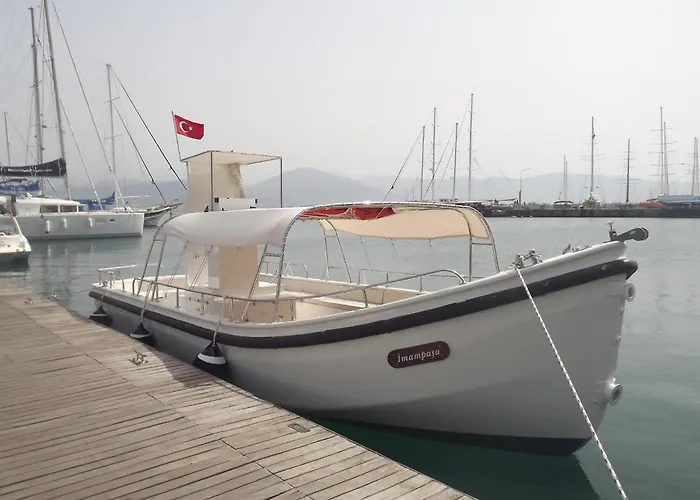Alesta Yacht Hotel