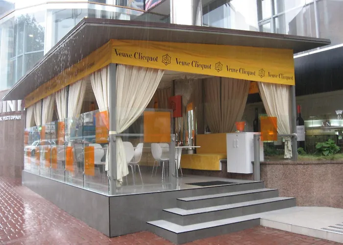 Diplomat Aparthotel
