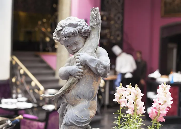 Dorsia Hotel & Restaurant
