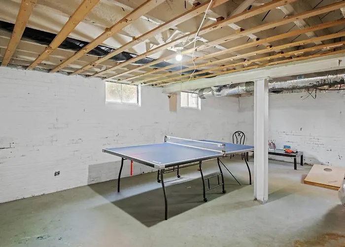 Private House + Yard Central Location To All Rva