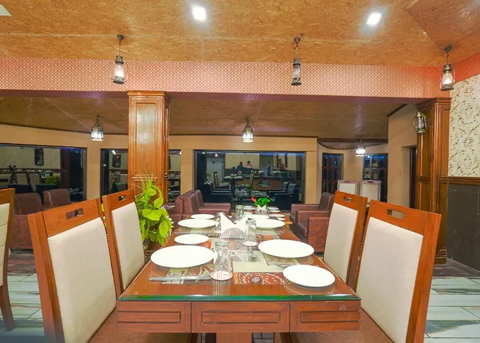 Pax Hotel Ark 150 Meters From Mall Road