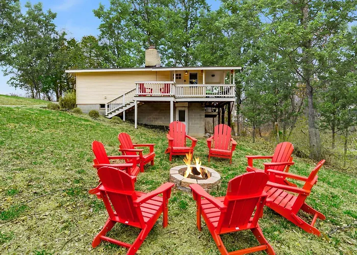 Harpers Ferry Cabin Hot Tub, Deck, Fire Pit, Wifi