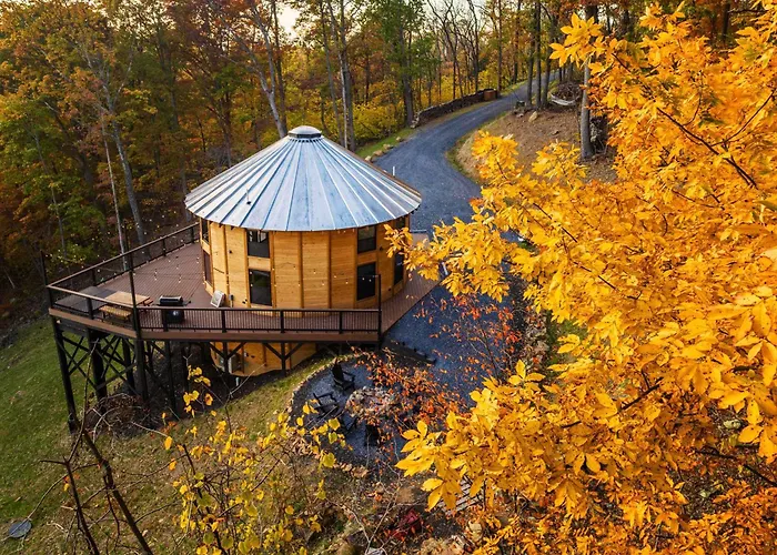 Skyline Yurt: Hot Tub~Wood Stove~Wifi~Evcharger