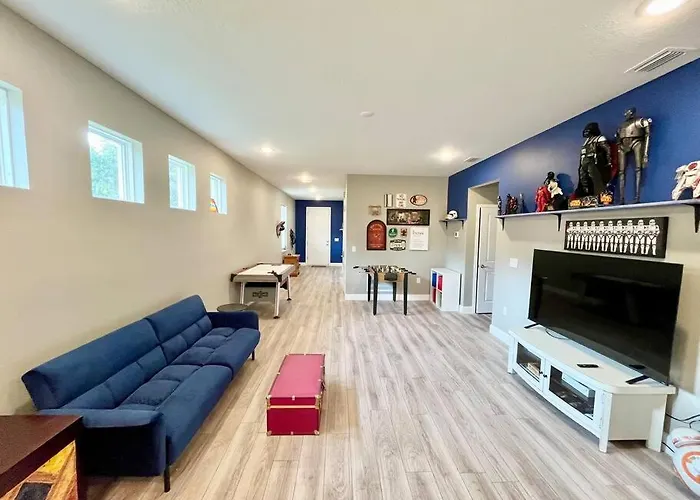 The Billiard Close To Downtown With Fenced Yard