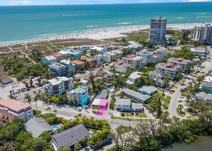 100 Steps To Beach Access - 5 Minute Walk To The Village - Private Porch