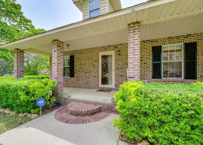 Perry Family Home On 2 Acres W/ Private Pool