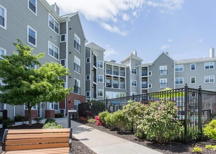 Comfortable Apartment With Pool Gym & Other Amenities #3304