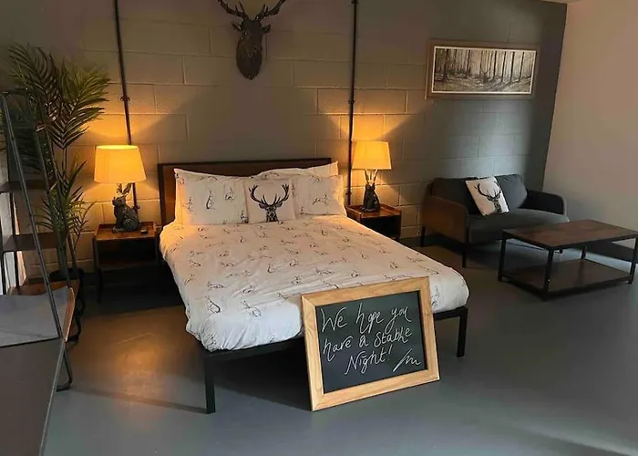 Sleep Next To A Horse In A Stable By The City !