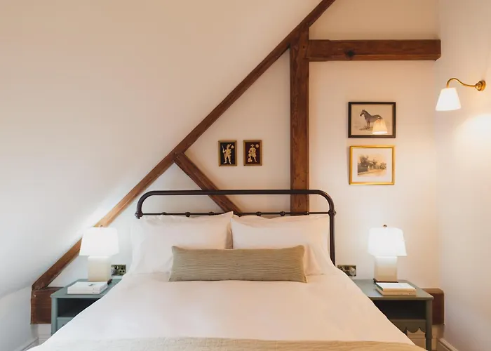 Buckingham Mews Pebble Cottage 3