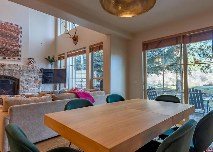 Central Park Townhome 26