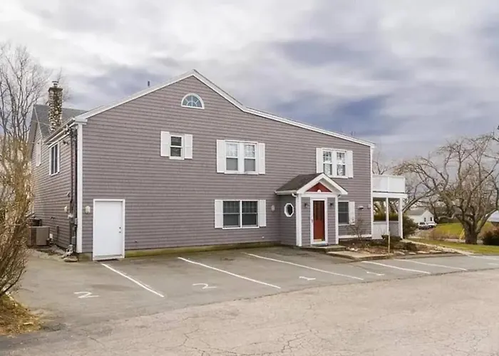 Middletown Modern Apartment W/ Private Deck - Ribryan Properties