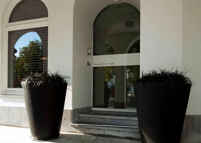 Square Hotel