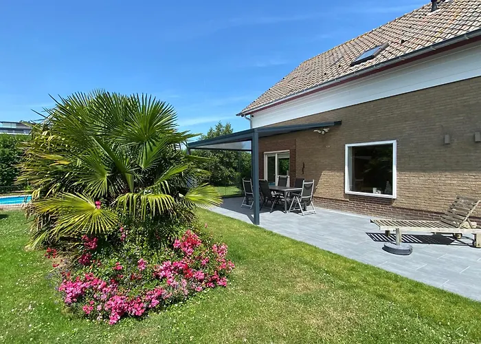 Villa Mer, Cadsun House - Detached House Near The Beach
