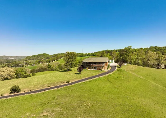 Panoramic Mtn Views: Spacious Tennessee Home!