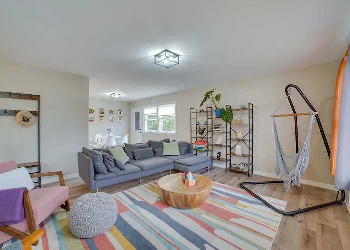 Modern Urbana Home: 2 Mi To University Of Illinois
