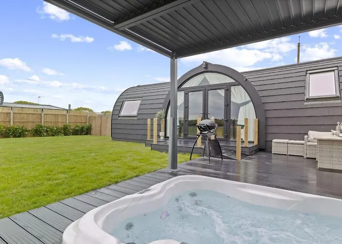Choller Lodges - The Barn House With Hot Tub