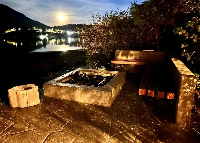 Waterfront Private Room With Hot Tub & Firepit