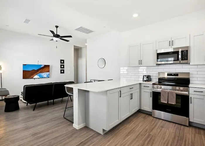 Sparkling Modern Home In Buckeye With Pool,Bbq