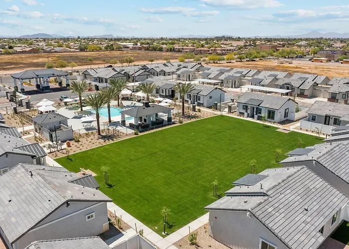 Sparkling Modern Home In Buckeye With Pool,Bbq