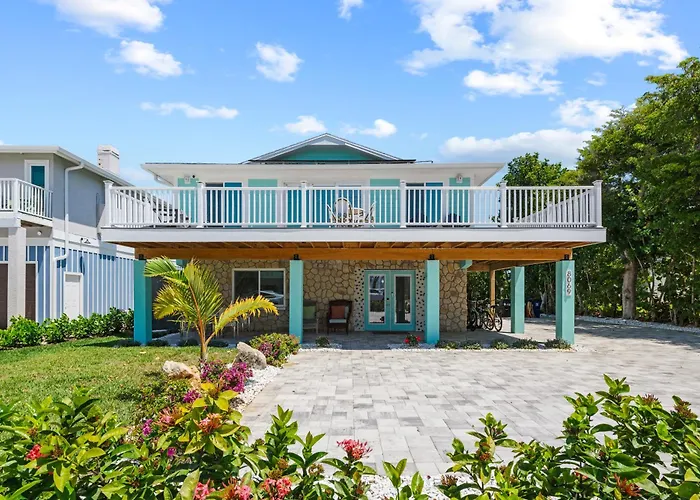Seaside Oasis Studio With Heated Pool