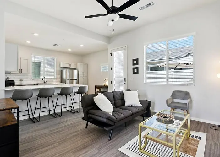 Breezy Modern House In Casa Grande With Pool,Bbq