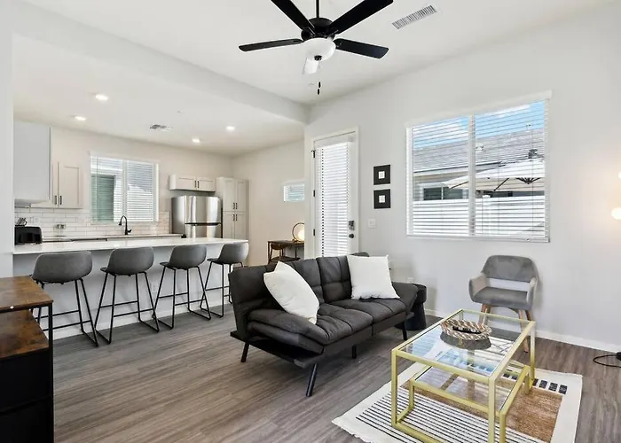 Sunny Contemporary Home In Casa Grande With Pool,Bbq