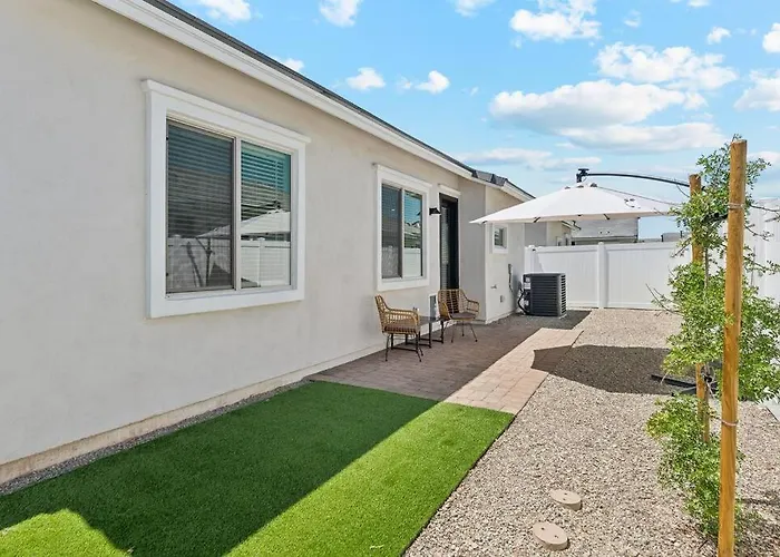 Sunny Contemporary Home In Casa Grande With Pool,Bbq