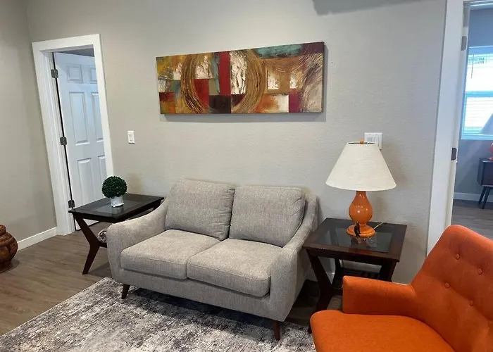Stylish And Cozy 2 Bed