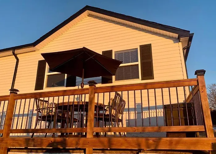 Alemania Haus - Cozy Rambler On Market Street!