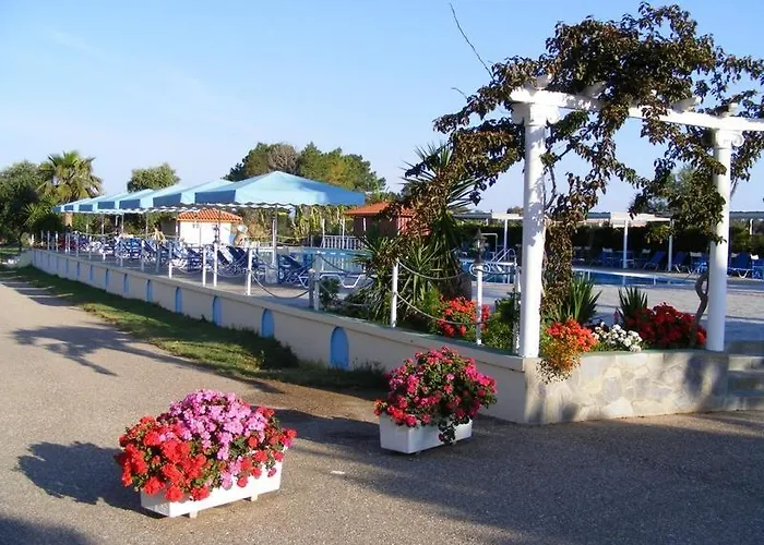 Lintzi Hotel