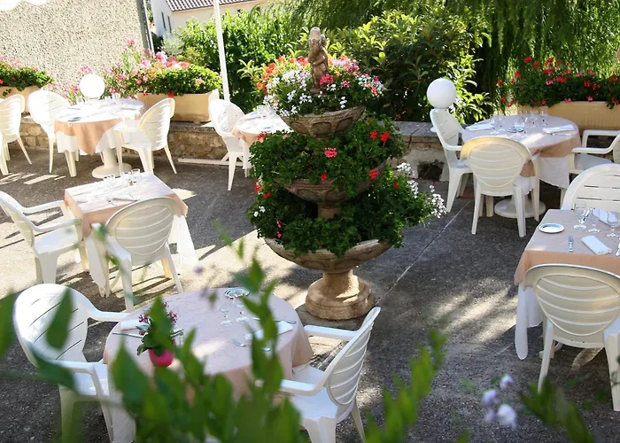 Logis Hotel Restaurant Les Geraniums