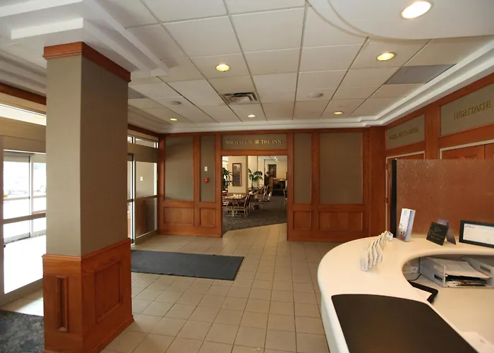 St. Albert Inn & Suites