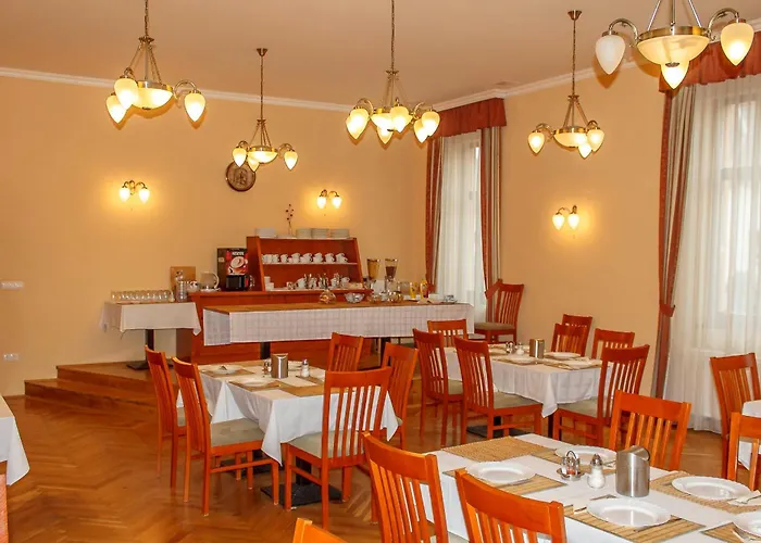 Pannon Hotel Maganparkoloval, With Private Parking Lot, Bejelentkezes 20 Oraig,Check-In Until 20 O'Clock