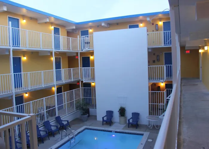 Seaside Inn & Suites
