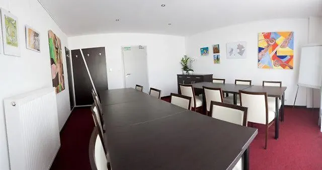 F - Team Hotel