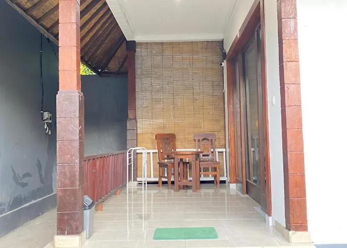 Coconut Beach Bungalows & Warung 2