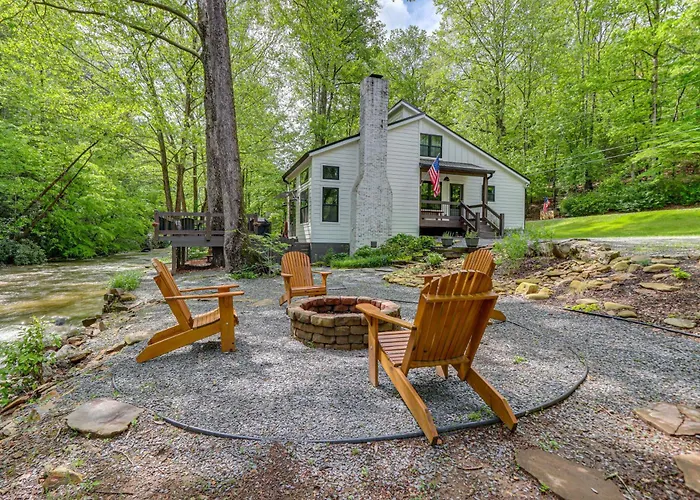 Deck & Fire Pit Bliss: Mountaintown Creek Cottage!