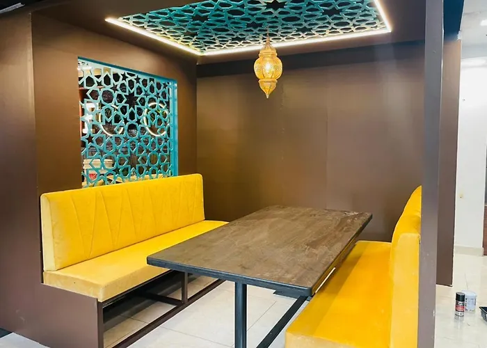 Lee-Benz Ark Hotel