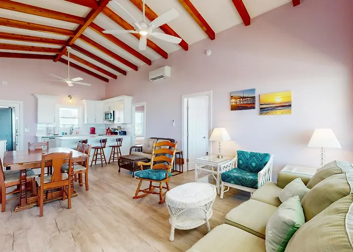 Dog-Friendly Waterfront House With Beach Access & Fireplace - Snowbirds Welcome
