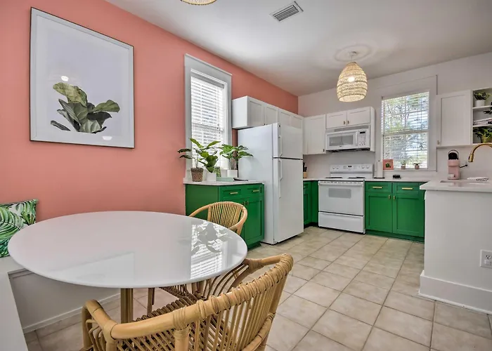 Easy Walk To Seagrove Beach: 'Beverly Bungalow'