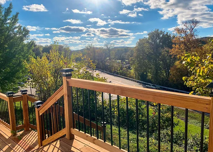 Alemania Haus - Cozy Rambler On Market Street!