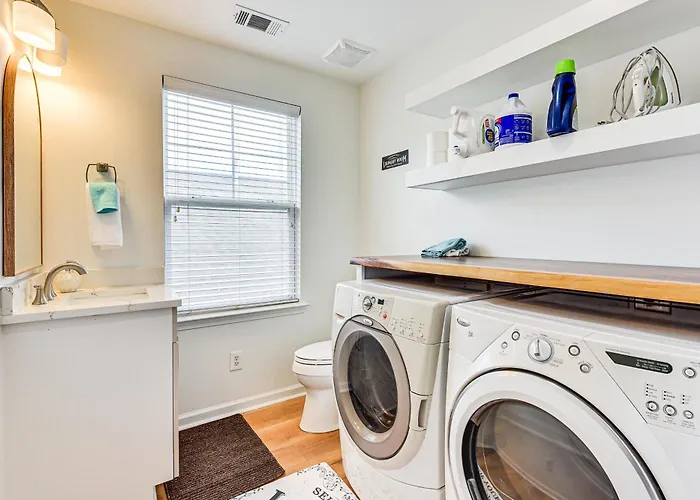3 Mi To Beaches! Charming Bluffton Escape W/ Yard