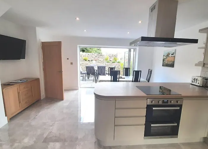 Beautiful Countryside Cottage, Sleeps 6, Dogs Welcome