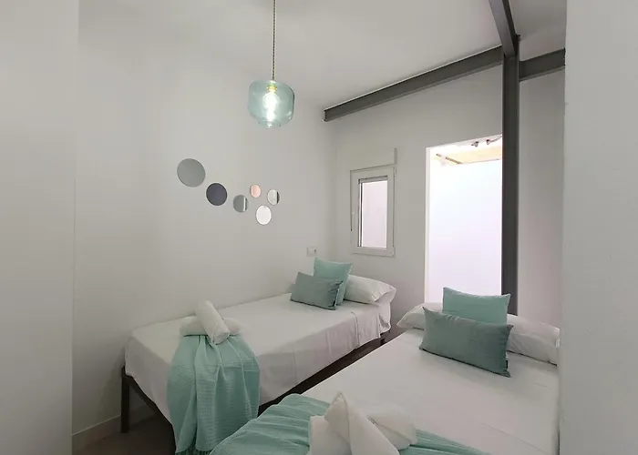 Los Santos 2 Suites, playa a 1 min, 2 Hab, WiFi y Aire acondicionado
