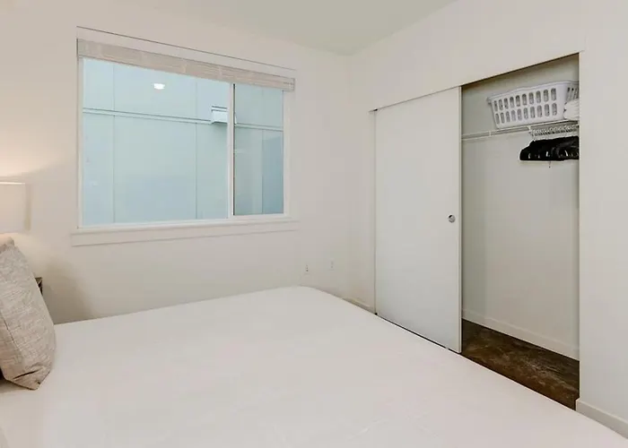 Landing Modern Apartment With Amazing Amenities