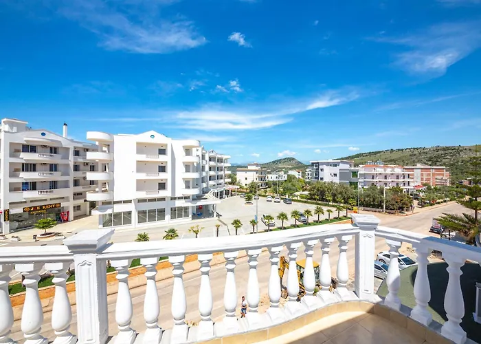 Hotel New Crystal With Private Beach