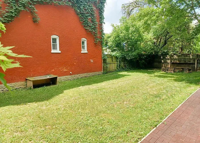 Huge 2 Bedroom House In The Heart Of Northside!