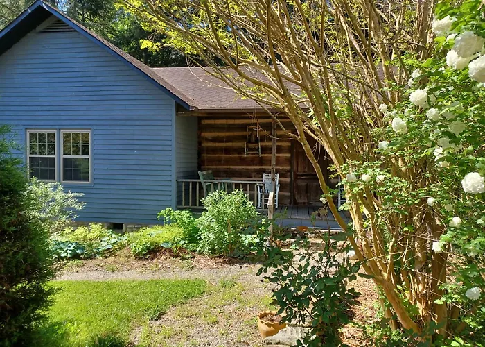 Restored1850S Log Cabin, With Gazebo And Gardens! 1 Mile To Downtown Weaverville