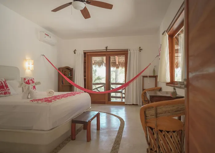 Casa Iguana Holbox - Beachfront Hotel